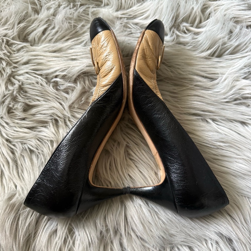 CHANEL Classic Two-Tone Leather CC Bow Cap Toe Scrunch Pumps Beige Black EU 38.5 - Picture 5 of 13